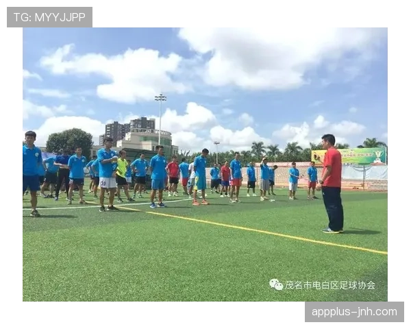 提问科普型：足球比赛中裁判沟通规则有哪些细节和限制？
