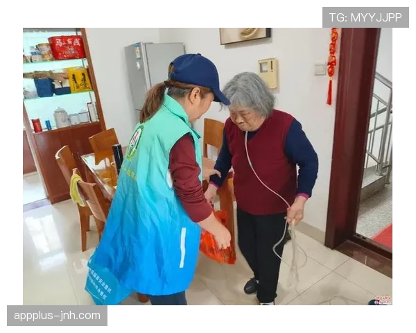 王励勤退役后住上海老小区，邻居说他每天五点拎菜篮子买菜